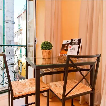 아파트 In Vibrant Bairro Alto *