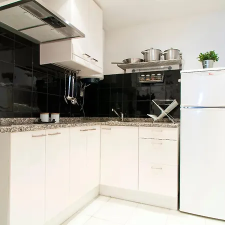 In Vibrant Bairro Alto ליסבון