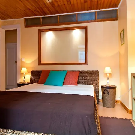 In Vibrant Bairro Alto * ליסבון