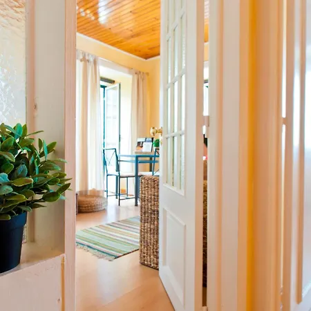 In Vibrant Bairro Alto Appartement